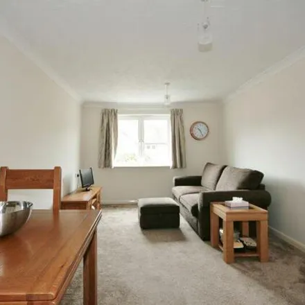 Image 2 - Priory Court, 1-28 Priory Avenue, Reading, RG4 7SN, United Kingdom - Apartment for sale