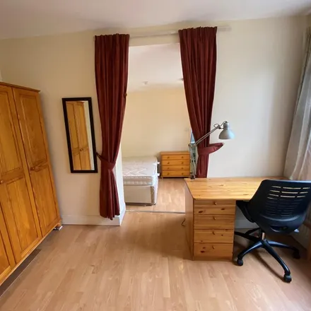Rent this studio apartment on Viet Baguette in King's Cross Road, London