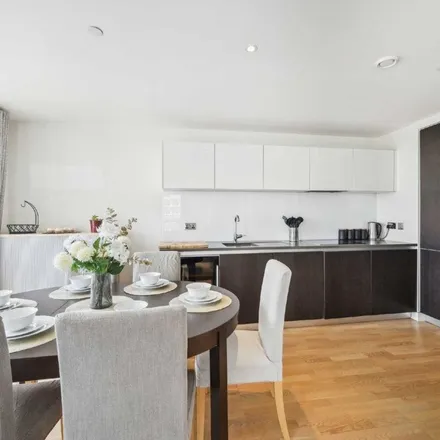 Image 3 - Pump House Crescent, London, TW8 0HP, United Kingdom - Apartment for rent