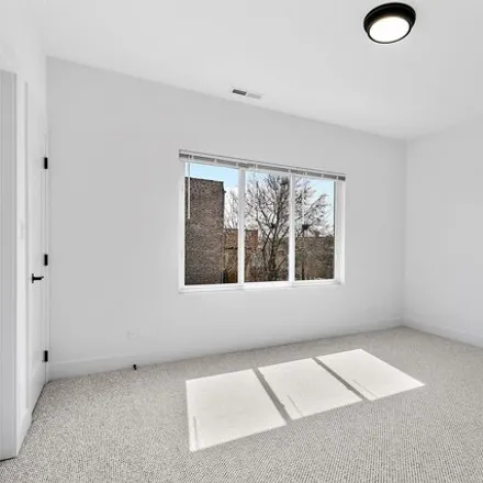 Image 6 - 4612 South Indiana Avenue, Chicago, IL 60653, USA - House for sale