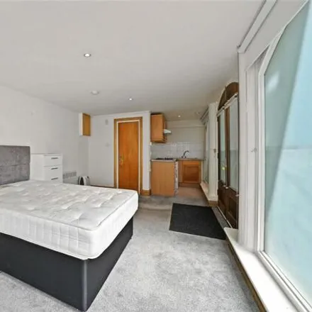 Image 5 - Riverview Heights, 27 Bermondsey Wall West, London, SE16 4WA, United Kingdom - Loft for sale