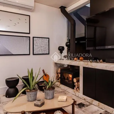Buy this 3 bed apartment on Residencial Mont Blanc in Rua Expedicionários do Brasil, Americano