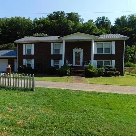 Buy this 5 bed house on 113 Railroad Circle in Floyd County, KY 41602