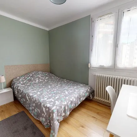 Rent this 3 bed apartment on 110 Cours Fauriel in 42100 Saint-Étienne, France