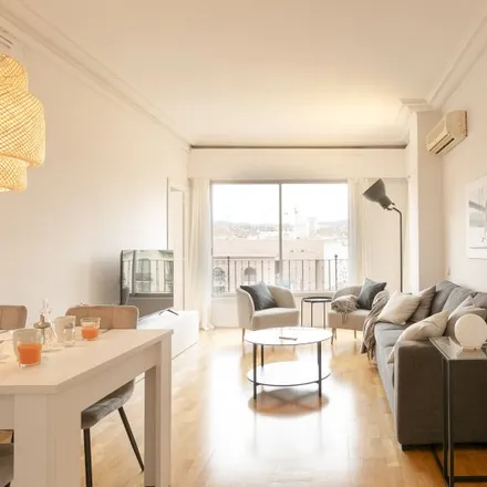 Rent this 4 bed apartment on Casa Golferichs in Gran Via de les Corts Catalanes (lateral muntanya), 491