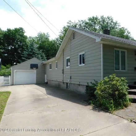 Image 1 - 1960 Chestnut St, Holt, Michigan, 48842 - House for sale