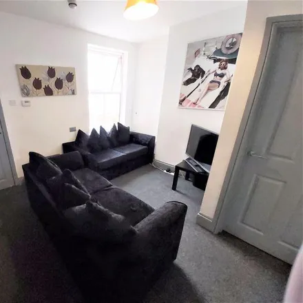 Rent this 4 bed room on McIntyre Road in Worcester, WR2 5LQ