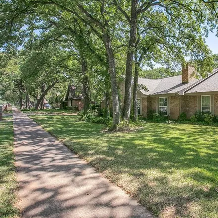 Image 3 - 3820 Welwyn Way Drive, Bedford, TX 76021, USA - House for sale