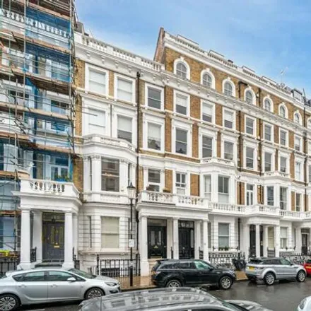 Rent this 2 bed apartment on Lexham Gardens in Londres, London
