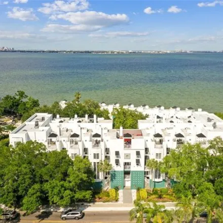 Buy this 3 bed condo on 5014 Bayshore Boulevard in Tampa, FL 33611