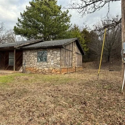 Buy this 3 bed house on 15502 Hickory Lane Drive in Cleveland County, OK 73068