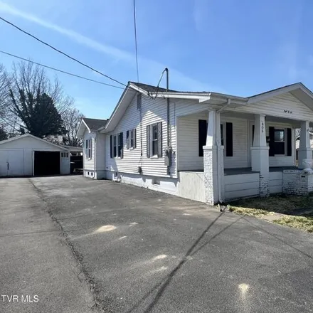 Image 3 - 838 East B Street, Elizabethton, TN 37643, USA - House for sale