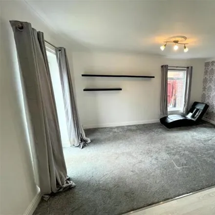 Image 2 - Woodford Walk, Thornaby-on-Tees, TS17 0LL, United Kingdom - Duplex for sale