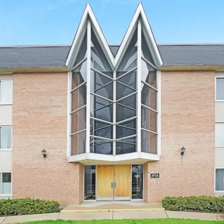 Buy this 1 bed condo on 1056 North Mill Street in Naperville, IL 60563