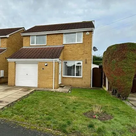 Buy this 3 bed house on Elmdale Drive in Edenthorpe, DN3 2LE