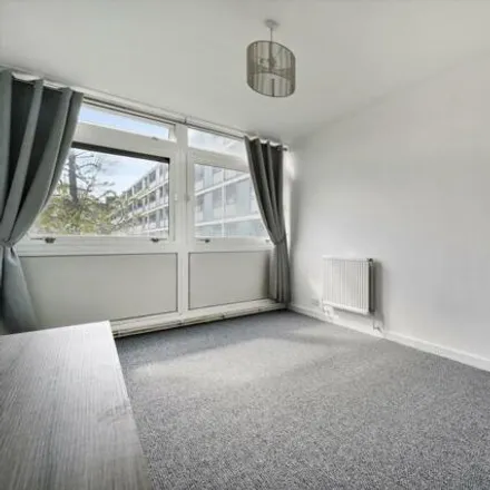 Image 1 - Norton House, Cannon Street Road, St. George in the East, London, E1 2BF, United Kingdom - Apartment for rent