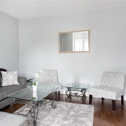 Image 3 - Silvertown, Niagara Falls, ON L2E 2A9, Canada - House for rent