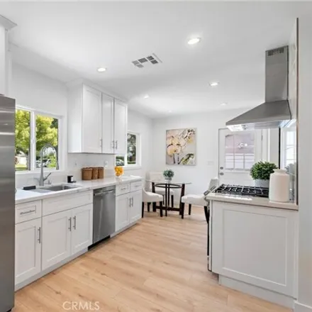 Image 5 - 16612 Cohasset Street, Los Angeles, CA 91406, USA - House for sale