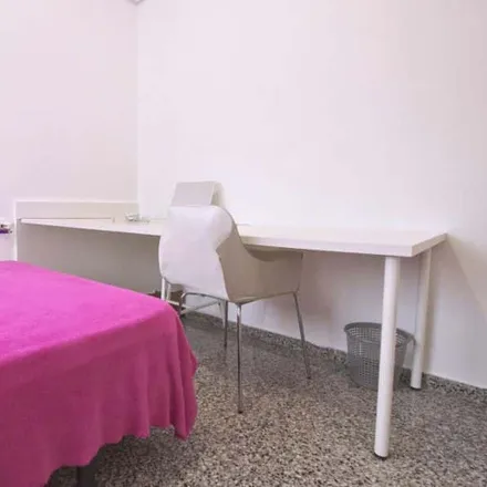 Rent this 5 bed room on Carrer del Doctor Vicente Pallarés in 42, 46021 Valencia