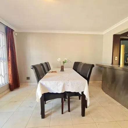 Image 2 - Imam Haron Road, Claremont, Cape Town, 7708, South Africa - Townhouse for rent