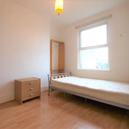Image 2 - Greenhouse, 49 Green Lanes, London, N16 9NH, United Kingdom - Apartment for rent