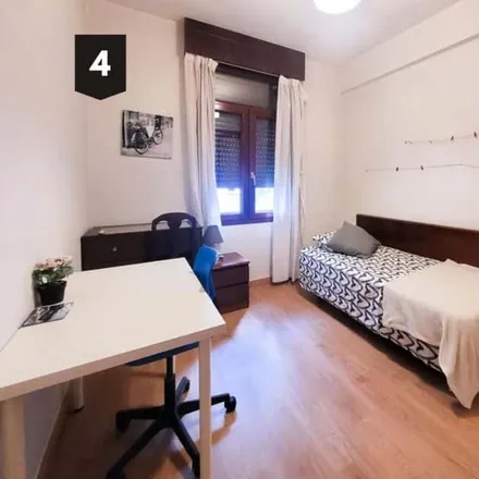 Image 3 - Masajes Joaquin, Calle Blas de Otero / Blas de Otero kalea, 48014 Bilbao, Spain - Room for rent
