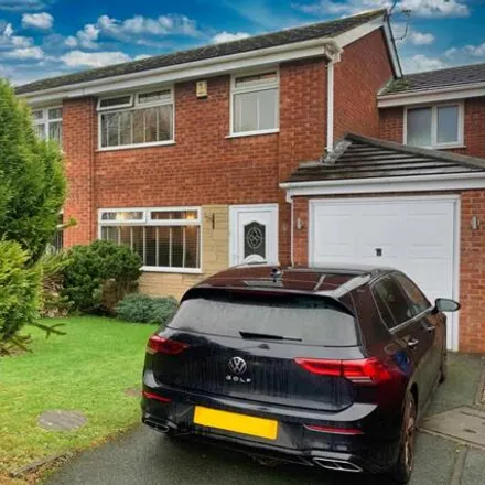 Buy this 3 bed duplex on Gloucester Close in Martinscroft, Warrington