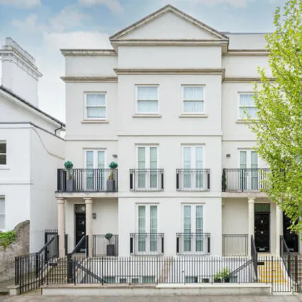 Rent this 5 bed townhouse on St Peter's Square in London, W6 0RX