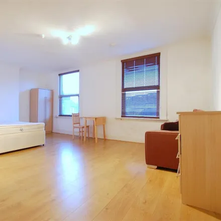 Rent this studio apartment on 22 Iverson Road in London, NW6 2QT