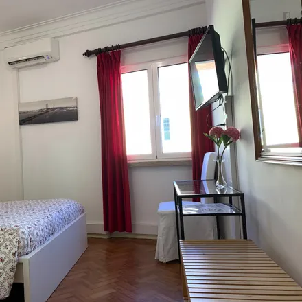Rent this 3 bed room on Rua do Telhal aos Olivais in 1950-087 Lisbon, Portugal