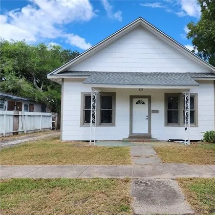 Rent this 4 bed house on 340 West Merriman Street in Dodd Colonia, Sinton