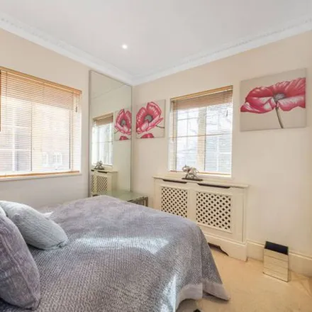 Rent this 2 bed apartment on Cloth Hill in 6 The Mount, London