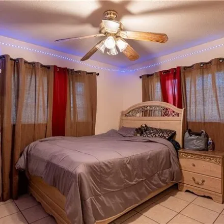 Image 2 - 301 North 28th Street, Casa Bonita Colonia, McAllen, TX 78501, USA - House for sale