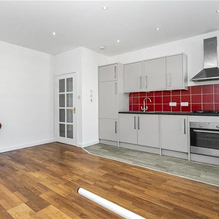 Rent this 3 bed apartment on Perfect Pizza in Chiswick High Road, London