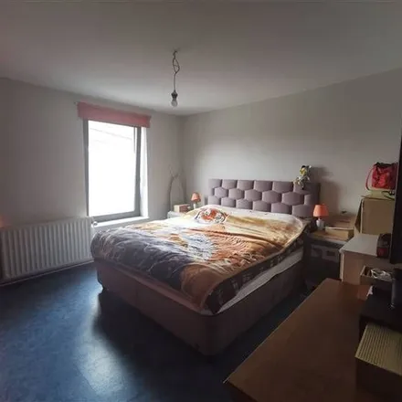 Rent this 3 bed apartment on Rue Lison (Ouest) / Rue du Corbeau (Est) 276 in 6200 Châtelet, Belgium