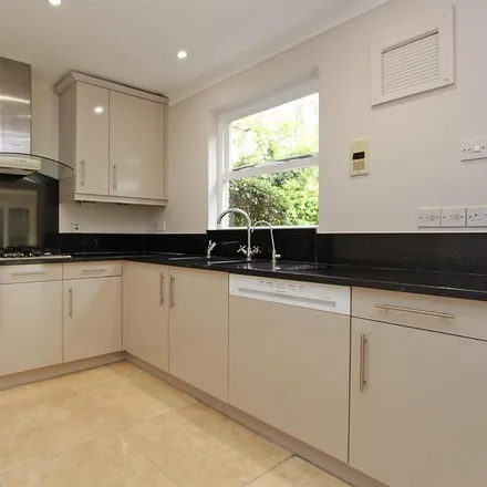 Image 3 - Bridleway Close, Ewell, KT17 3DY, United Kingdom - House for rent