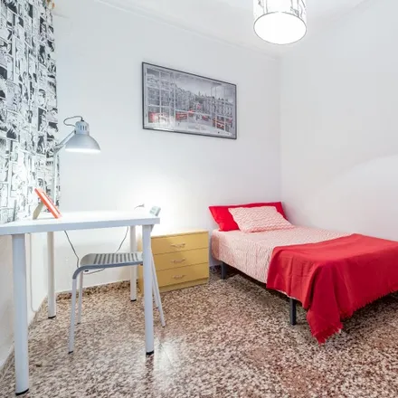 Rent this 3 bed room on Carrer de l'Enginyer José Sirera in 41, 46017 Valencia