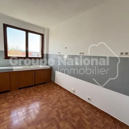 Rent this 3 bed apartment on 427 Chemin des Parpaillons in 84200 Carpentras, France