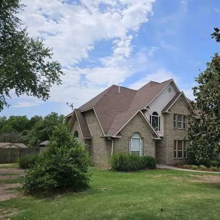 Buy this 4 bed house on 450 Hanna Drive in Kay County, OK 74604