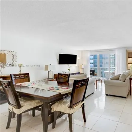 Image 3 - The Collins, 6917 Collins Avenue, Atlantic Heights, Miami Beach, FL 33141, USA - Condo for rent