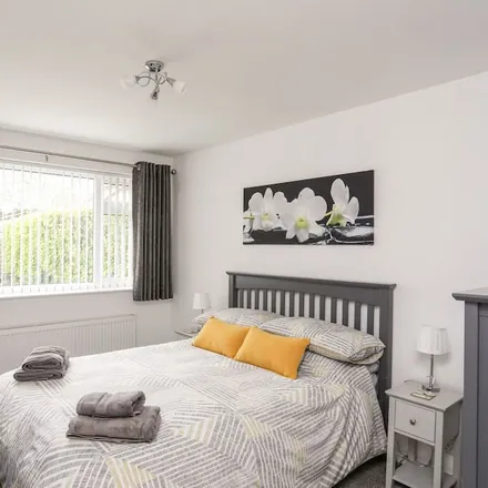 Rent this 3 bed townhouse on Porthmadog in LL49 9YA, United Kingdom