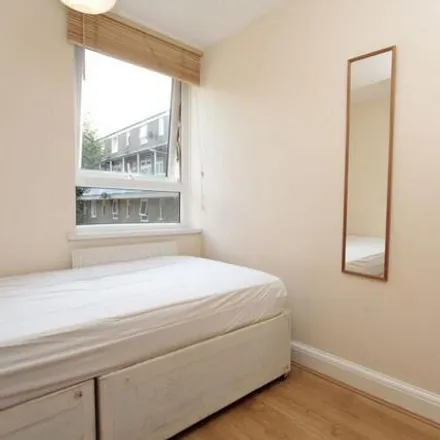 Image 2 - William Booth House, 1a Hind Grove, Bow Common, London, E14 6HT, United Kingdom - House for rent