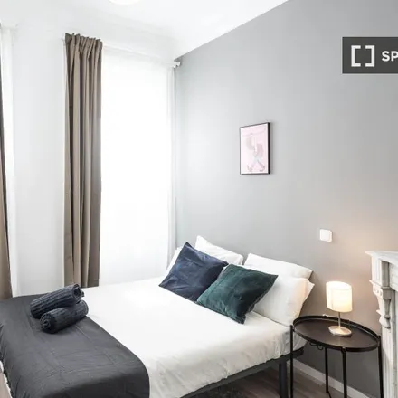 Rent this 8 bed room on Madrid in Calle de Moratín, 14