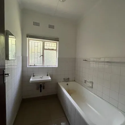 Image 9 - Solly Zwane Street, Govan Mbeki Ward 18, Govan Mbeki Local Municipality, 2280, South Africa - Apartment for rent