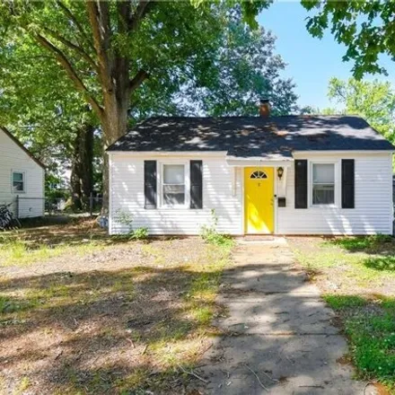 Buy this 2 bed house on 919 Ridgeway Avenue in Hampton, VA 23661