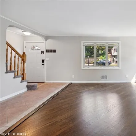 Image 3 - 121 Hoover Road, Grey Oaks, City of Yonkers, NY 10710, USA - House for sale