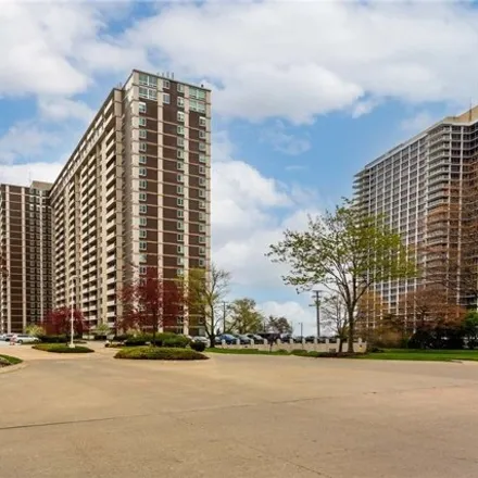 Buy this 2 bed condo on unnamed road in Lakewood, OH 44107