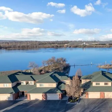 Buy this 3 bed condo on Riverfront Trail in Richland, WA 99352