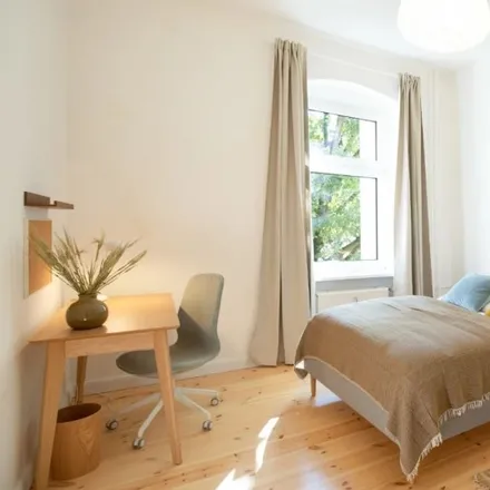 Rent this 3 bed room on Bredowstraße 40 in 10551 Berlin, Germany