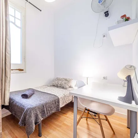 Rent this 18 bed room on Carrer de Balmes in 99-105, 08001 Barcelona